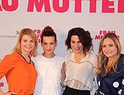 Annette Frier, Kristin Suckow, Alexandra Helmig und Jukia Jentsch auf dem Roten Teppich der Filmpremiere “Frau Mutter Tier” (©Foto: Martin Schmitz)